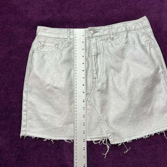 Forever 21 Silver Metallic Coated Cutoff Denim Jean Skirt Size Large - Picture 3 of 6